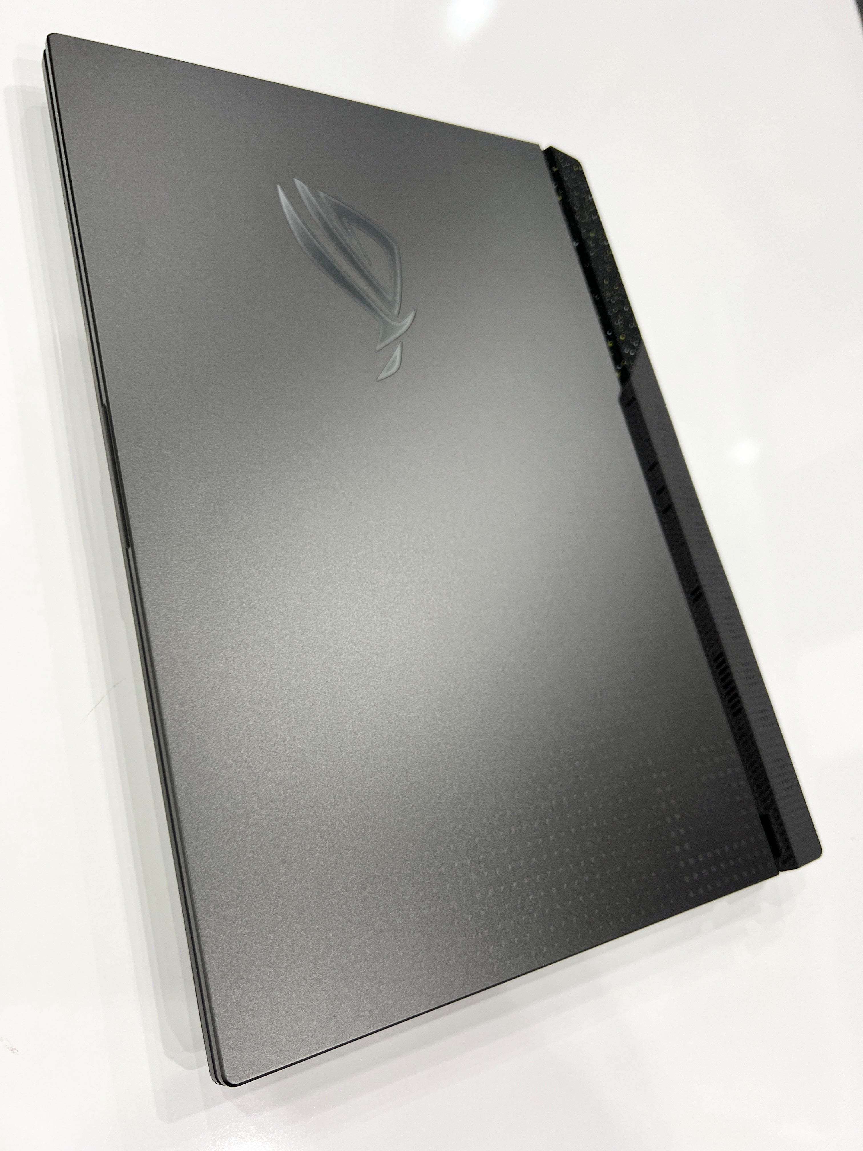 PC Portable ASUS ROG Strix G513RM – 15,6 Pouces – Ryzen 7 – 16Go RAM – 512Go SSD – RTX 3050