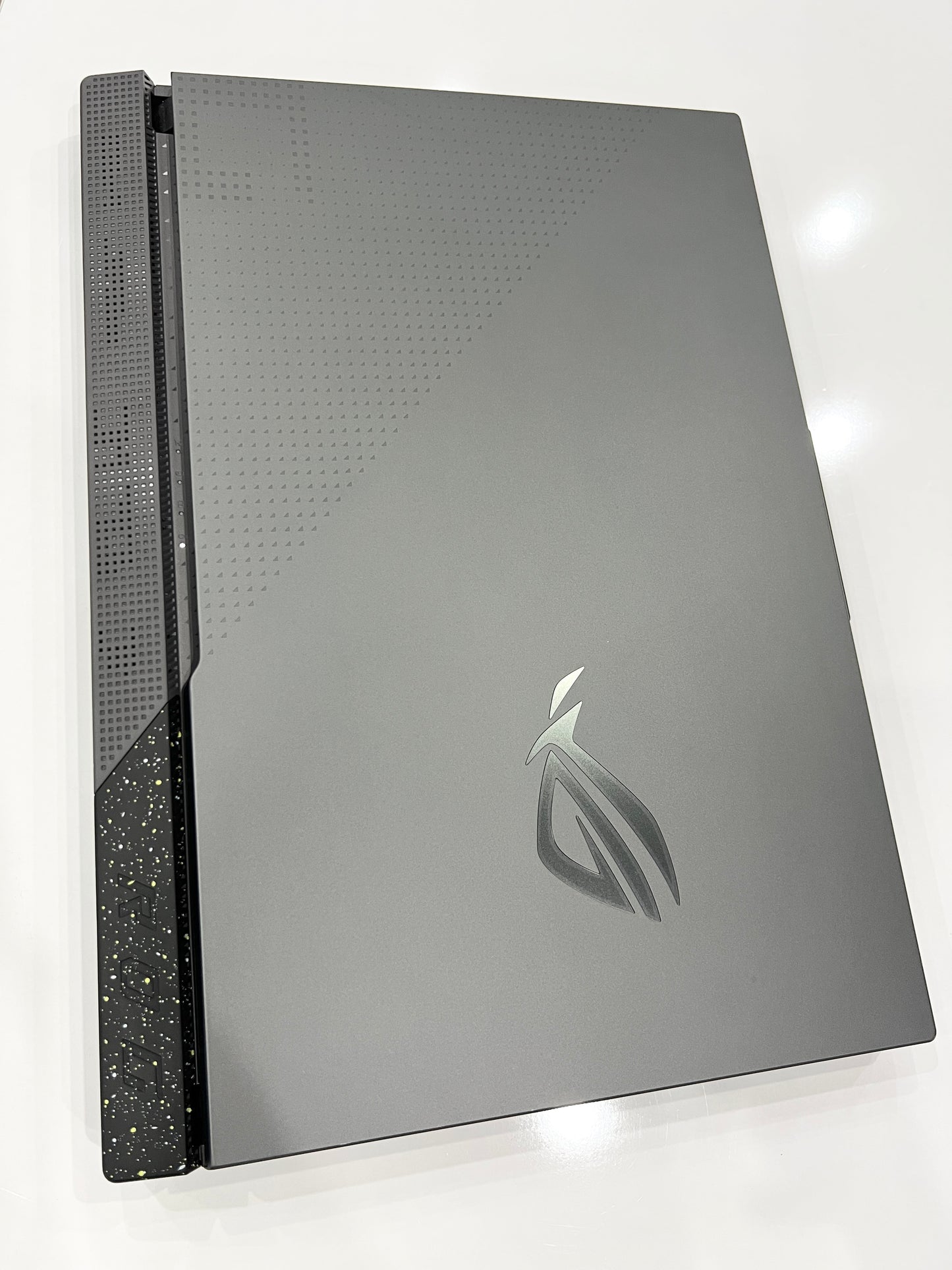 Asus ROG Strix G17 Ryzen™ 9 7845HX-RTX™ 4060 8G