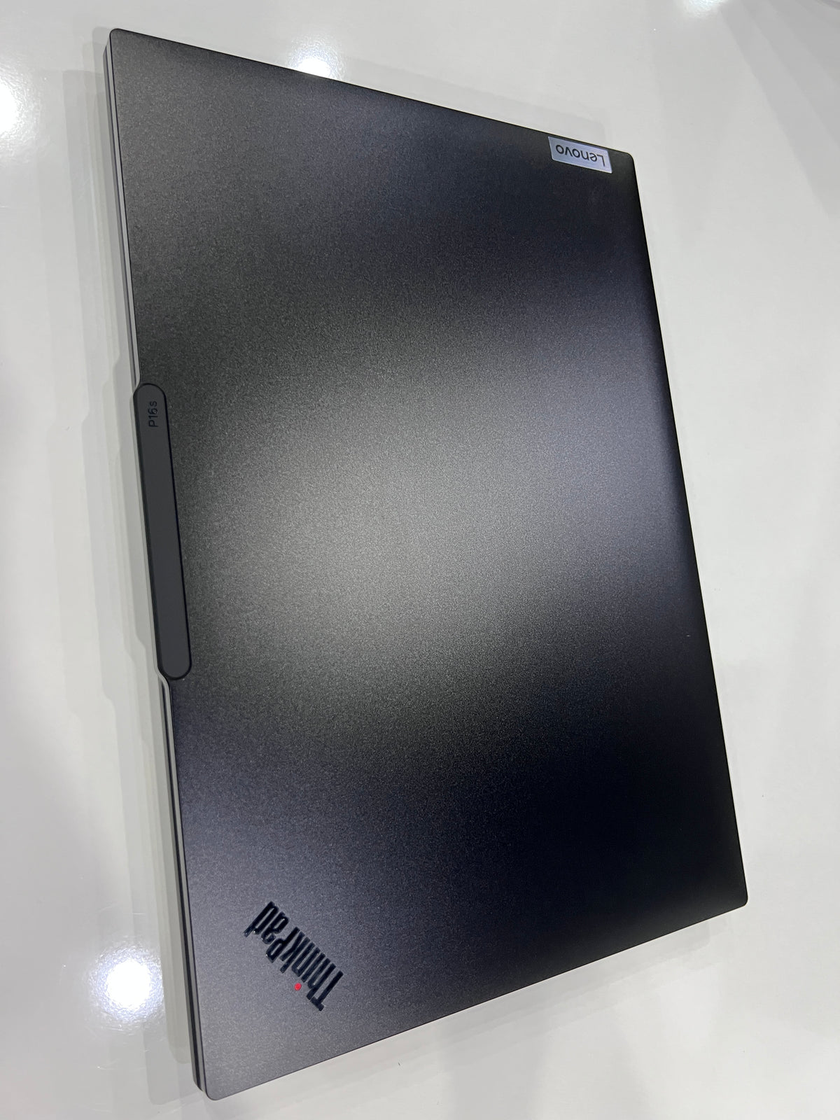 Station de Travail Mobile Lenovo ThinkPad P16s Gen 4 Ultra 7 255H-RTX PRO 500 Blackwell 6G