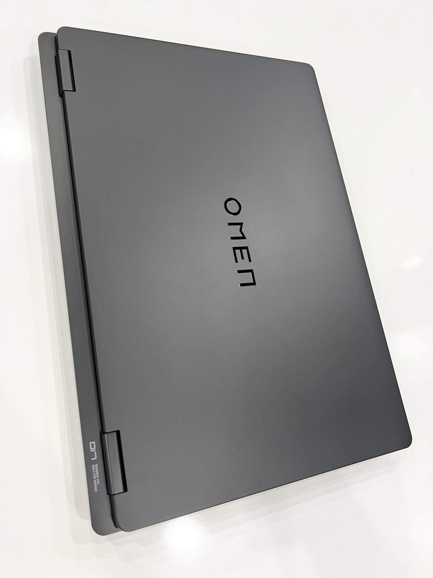 HP OMEN Gaming 17 Ryzen 7 8845HS-RTX 4060 8G