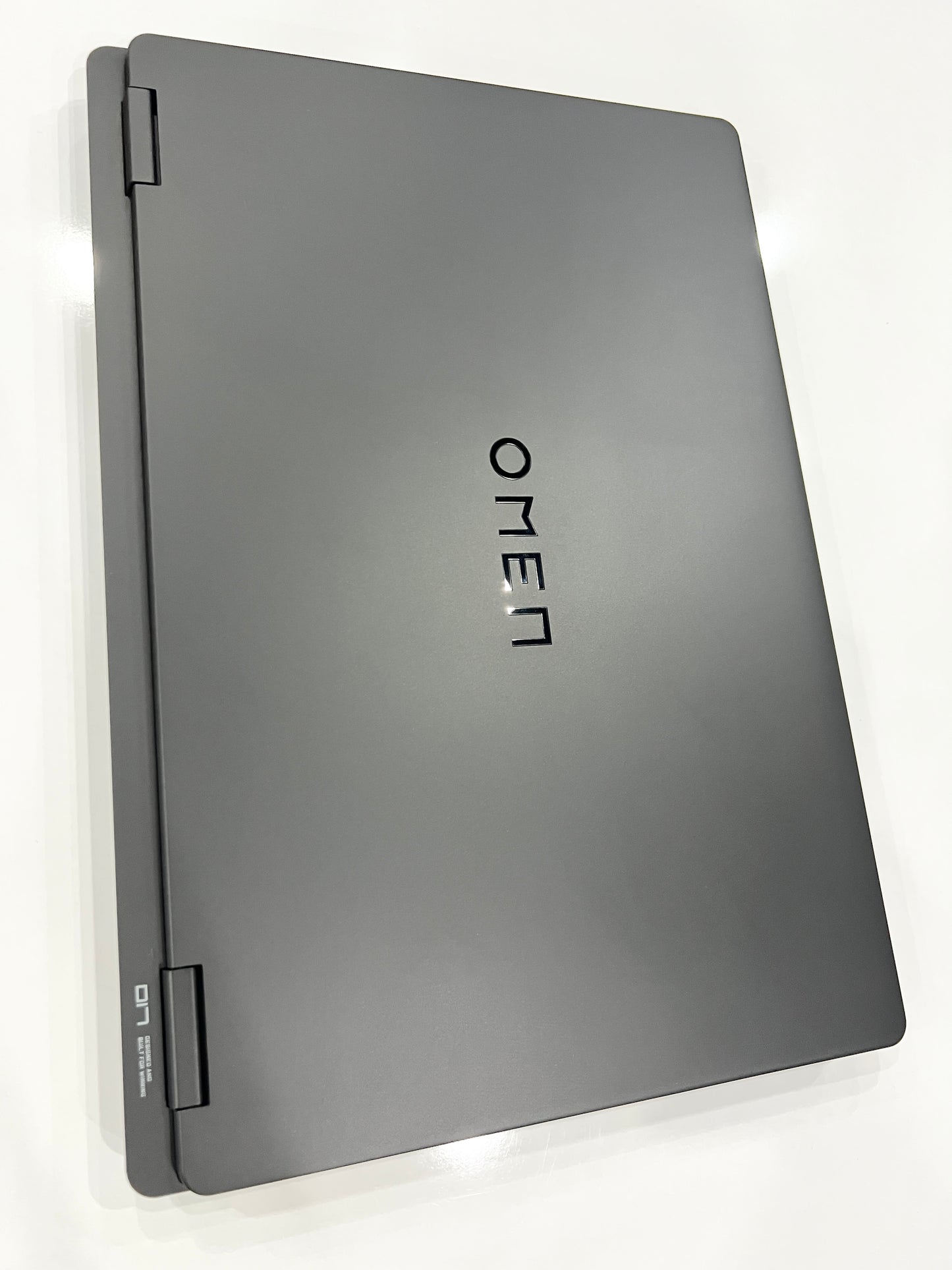 HP OMEN Gaming 17 Ryzen 7 8845HS-RTX 4070 8G