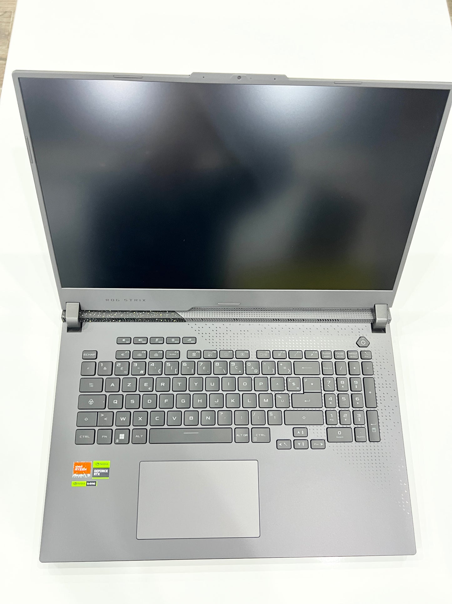 ASUS ROG STRIX 17 G713PI Ryzen 9 7845HX-RTX 4070 8G