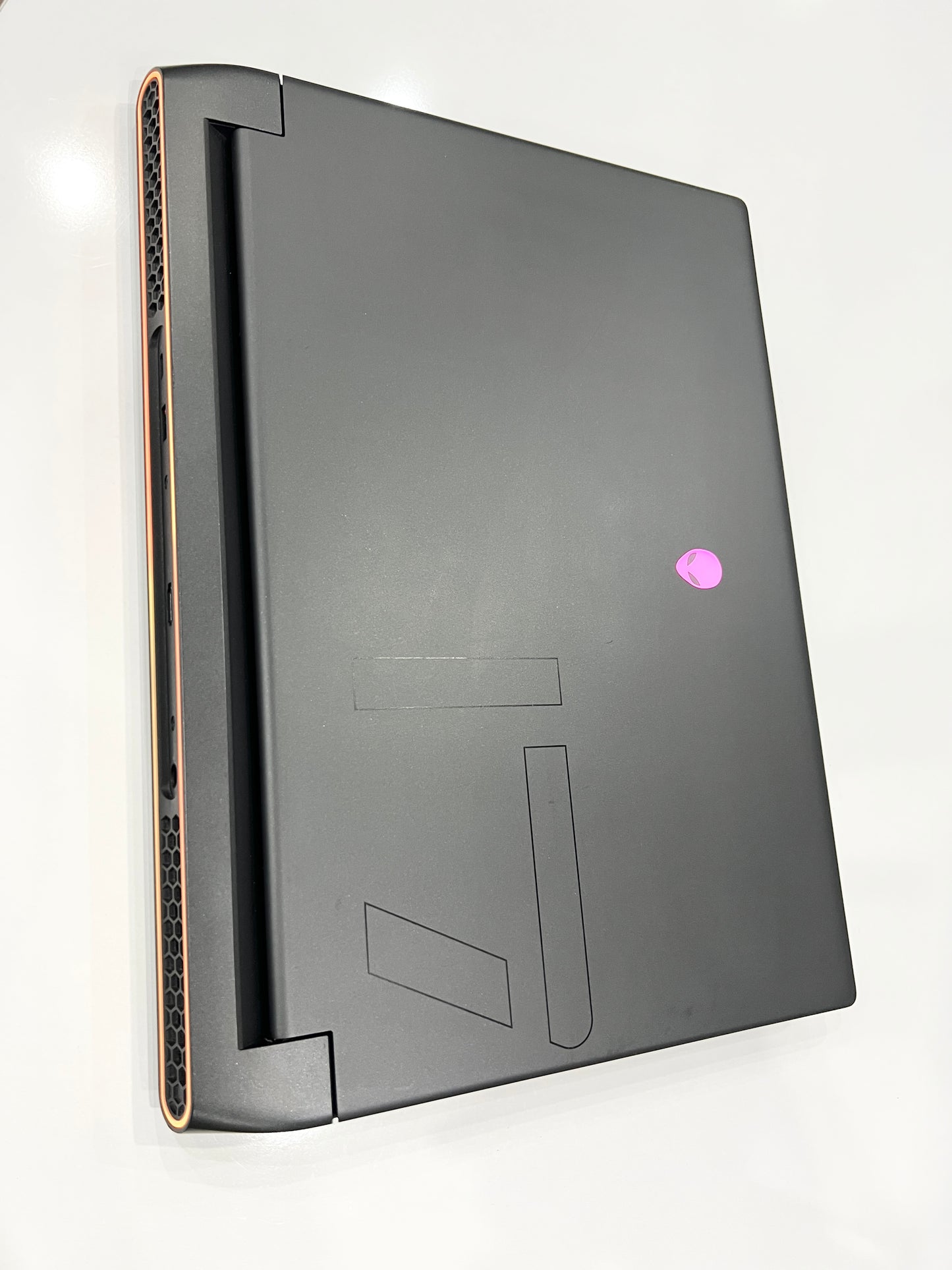 ALIENWARE M17 R5 Ryzen™ 7 6800H-RTX 3070 Ti 8G