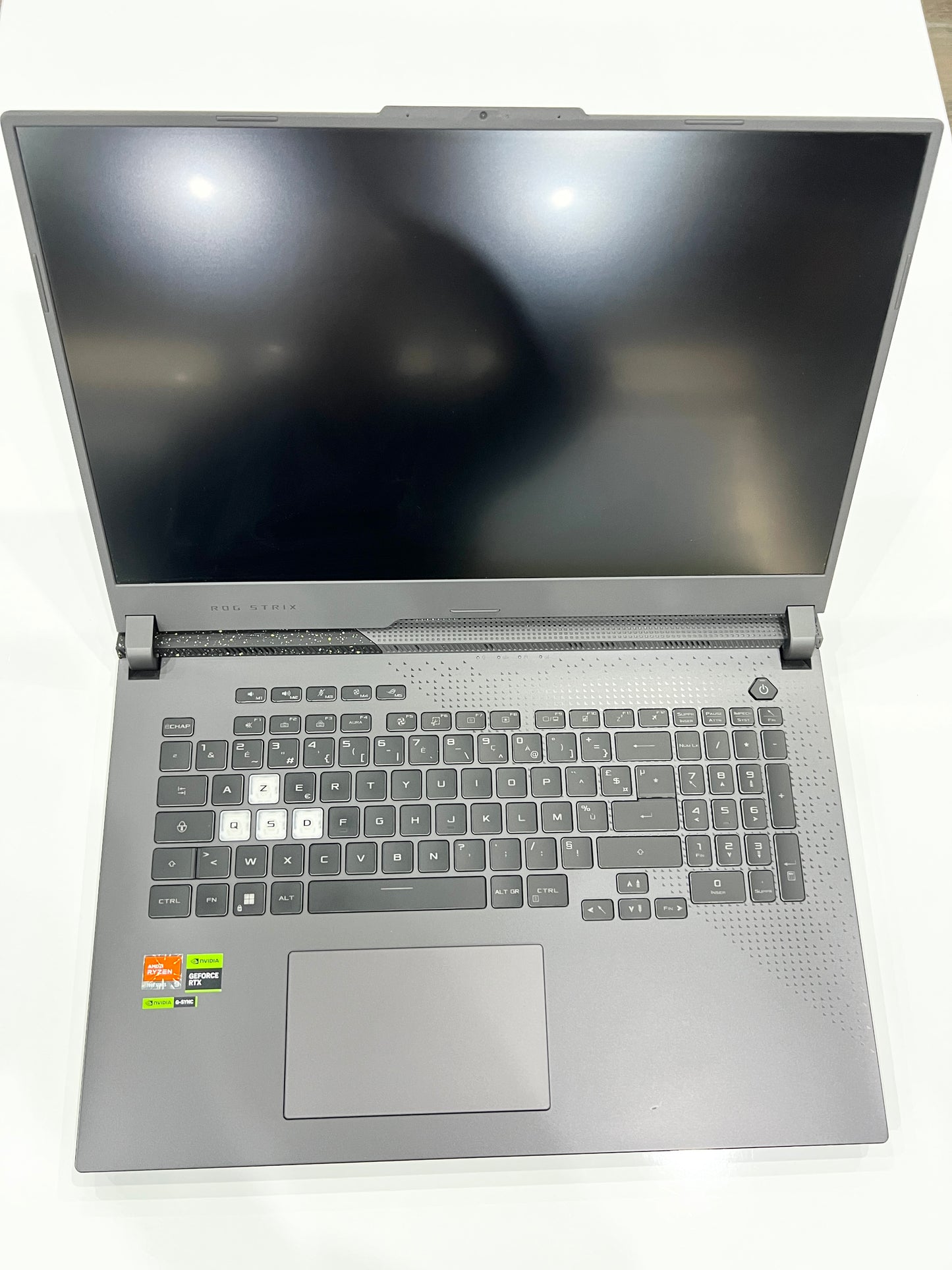 Asus ROG Strix G17 Ryzen™ 9 7845HX-RTX™ 4060 8G