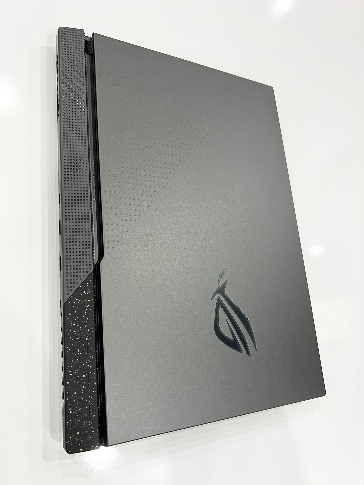 Asus ROG Strix G17 Ryzen™ 9 7845HX-RTX™ 4060 8G