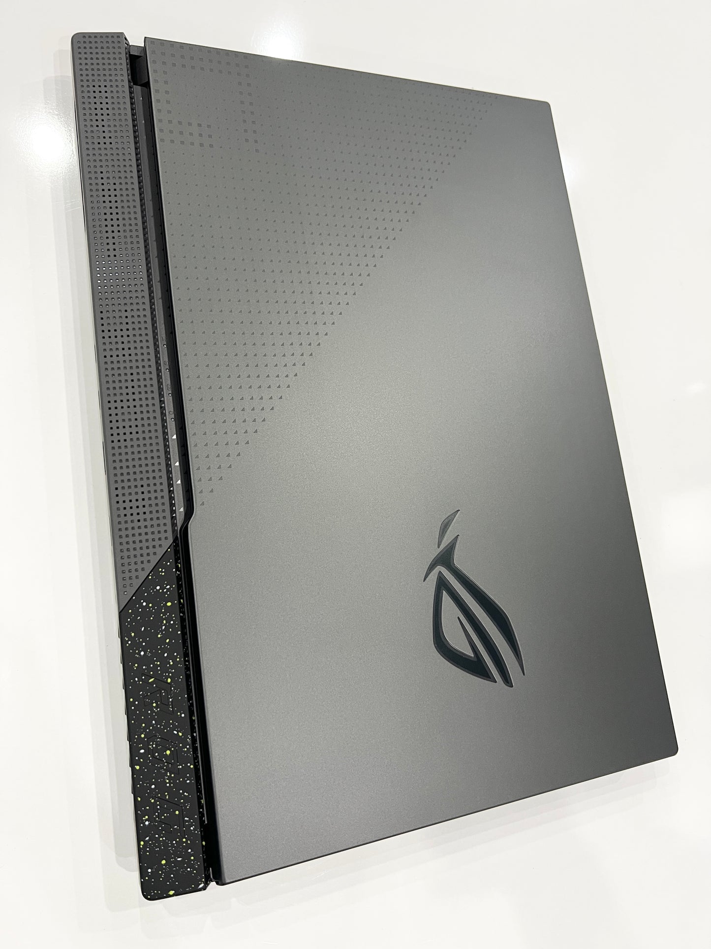 ASUS ROG STRIX 17 G713PI Ryzen 9 7845HX-RTX 4070 8G