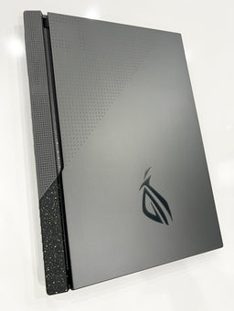 ASUS ROG STRIX 17 G713PI Ryzen 9 7845HX-RTX 4070 8G