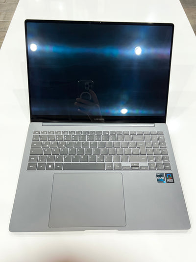 Samsung Galaxy Book3 Pro i7 13th AMOLED