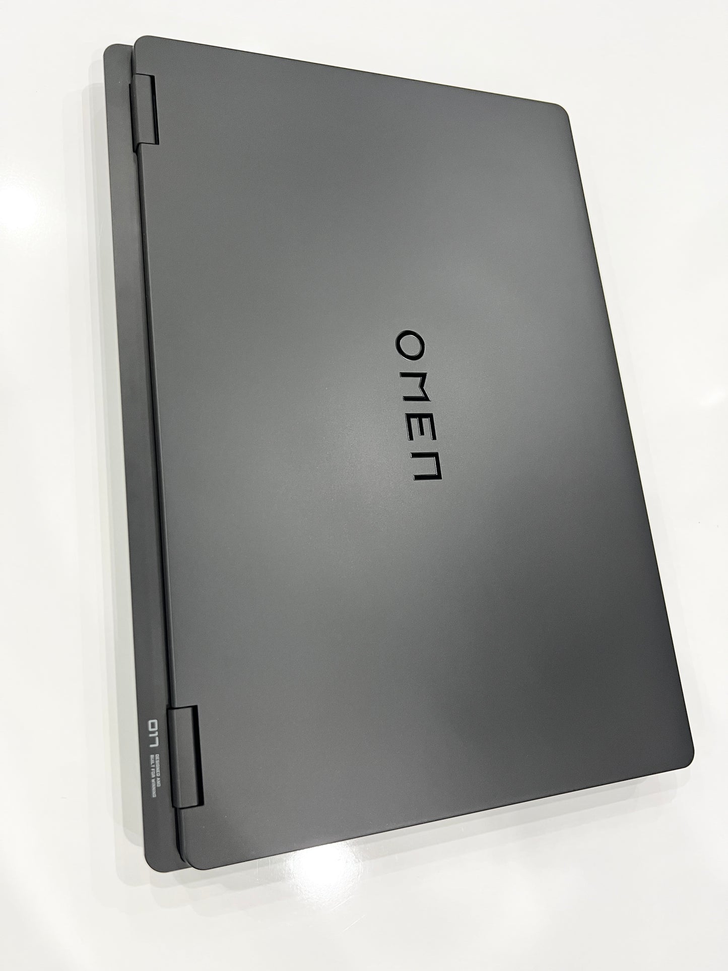 HP OMEN Gaming 17 AMD Ryzen™ AI 7 350-RTX 5060 8G