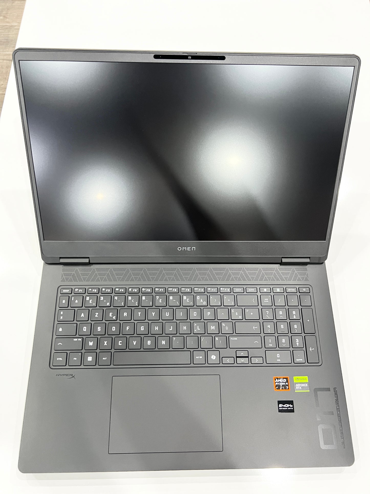 HP OMEN Gaming 17 AMD Ryzen™ AI 7 350-RTX 5060 8G