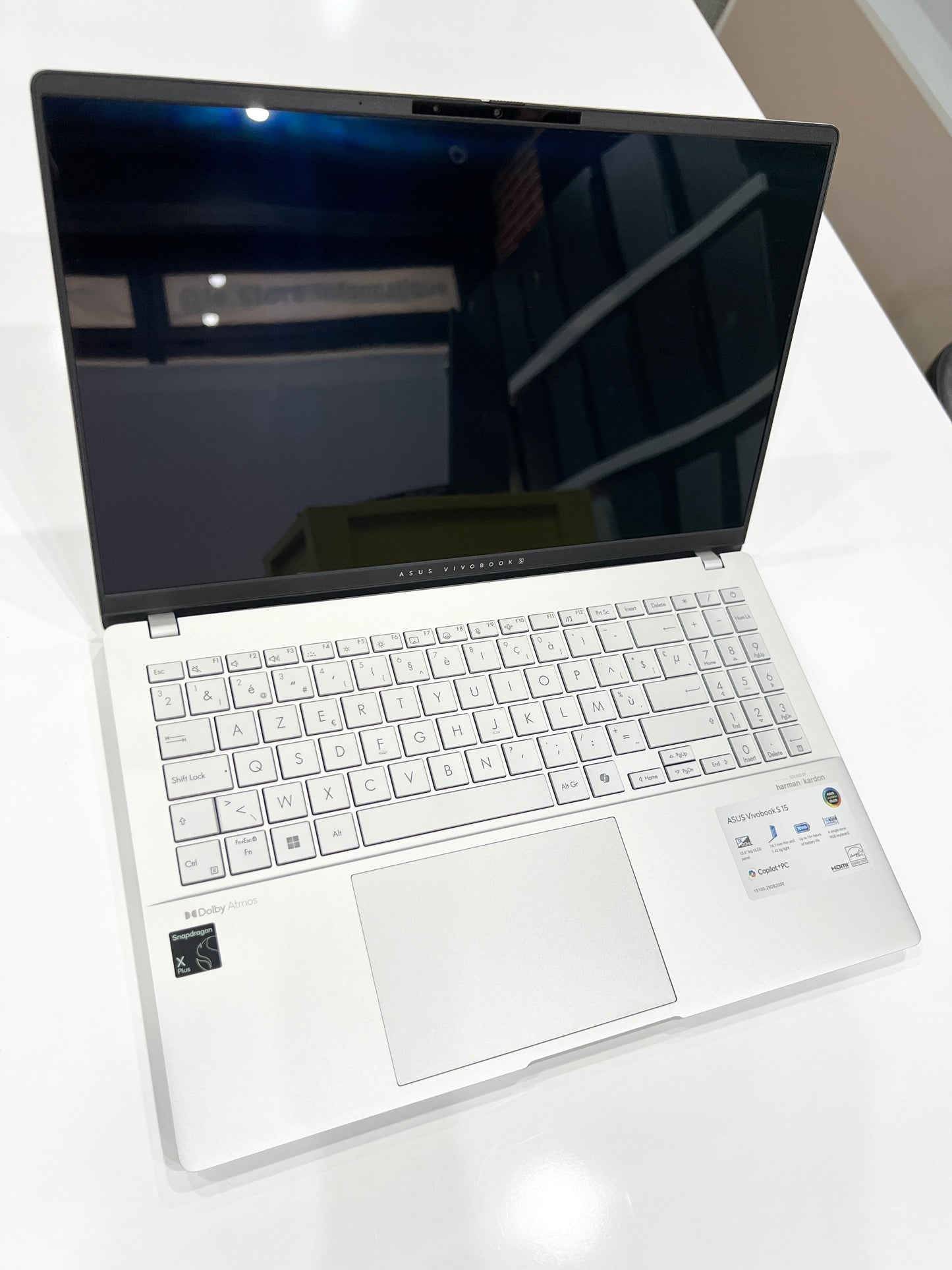 ASUS Vivobook S 15 OLED Copilot+ PC