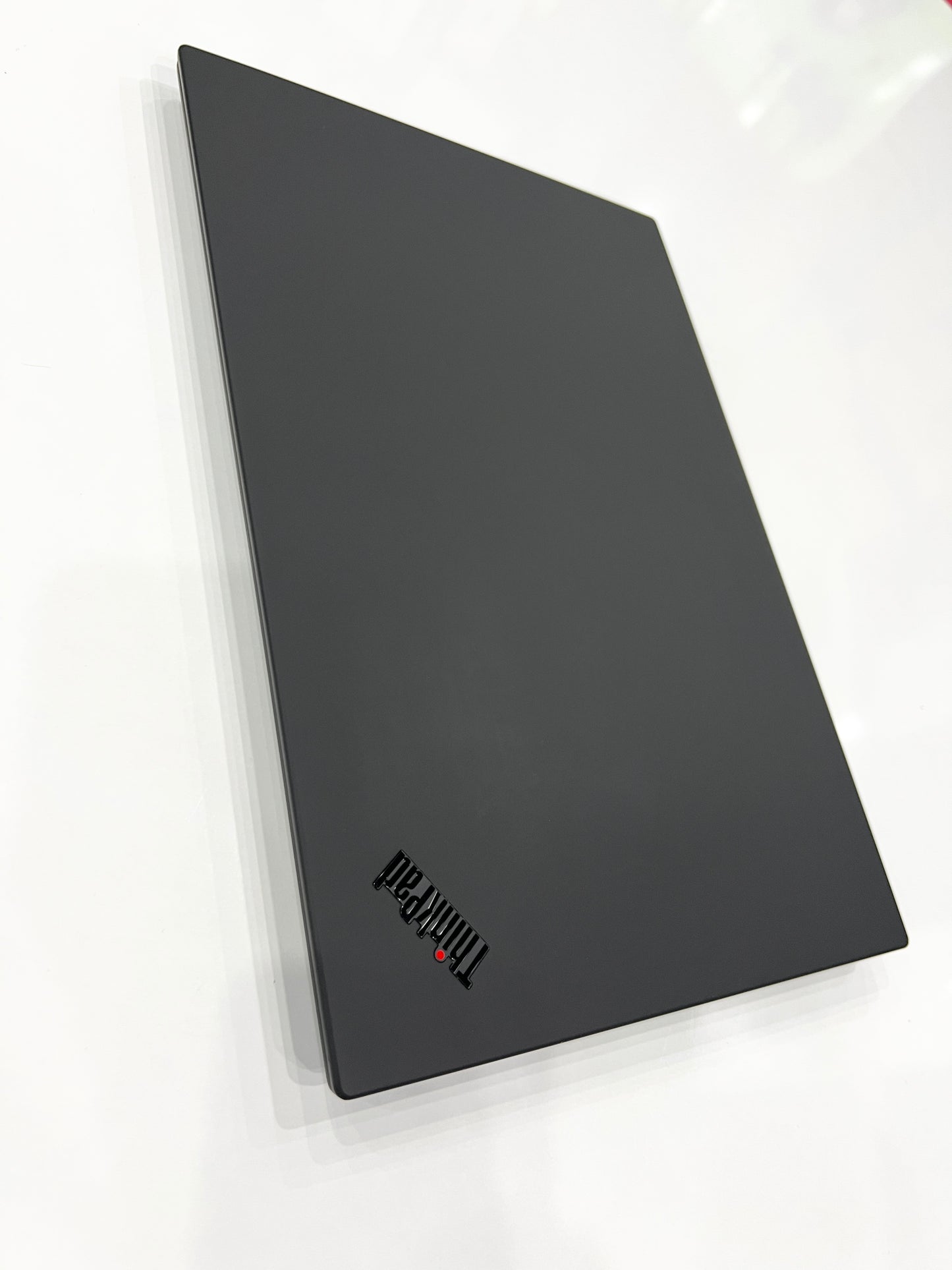 Lenovo ThinkPad P1 Mobile Workstation Xeon E-2276M 9th-NVIDIA Quadro T2000 4GB