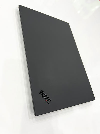 Lenovo ThinkPad P1 Mobile Workstation Xeon E-2276M 9th-NVIDIA Quadro T2000 4GB