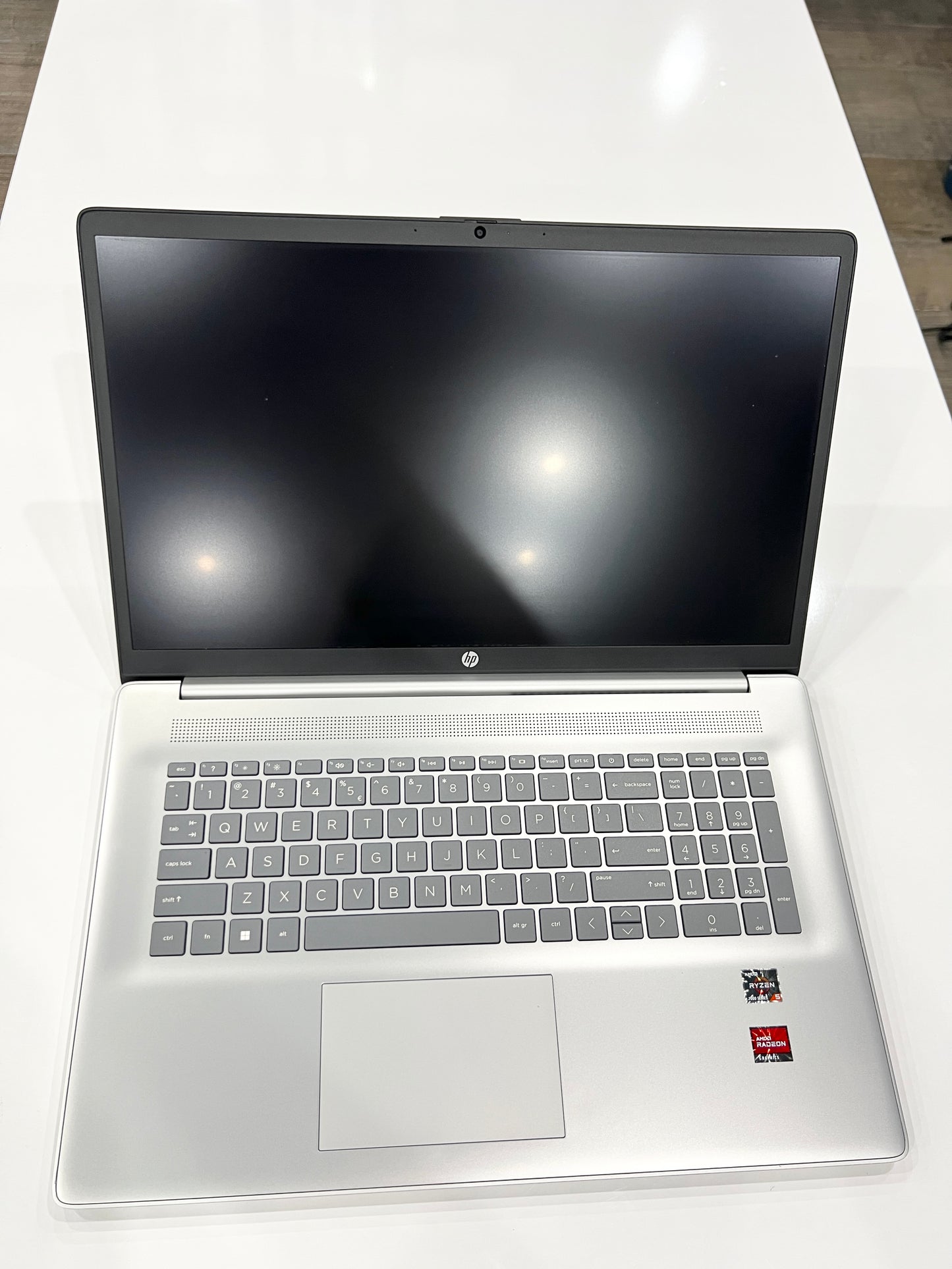 HP Laptop 17-cp2051nd Ryzen 5-7520U